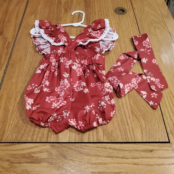 Newborn Floral Romper with matching ribbon for head. NWOT - Picture 13 of 16